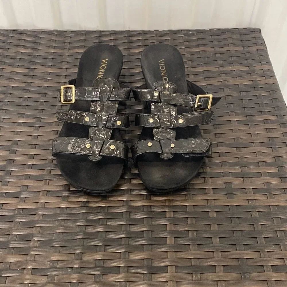 ￼Vionic wedge, sandals, women’s size 8 Wide